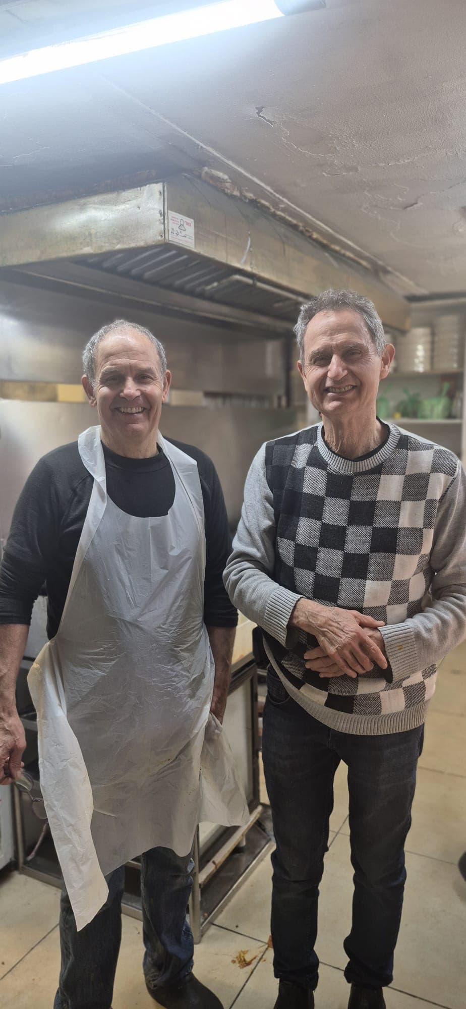 יהודה ושרלי במטבח